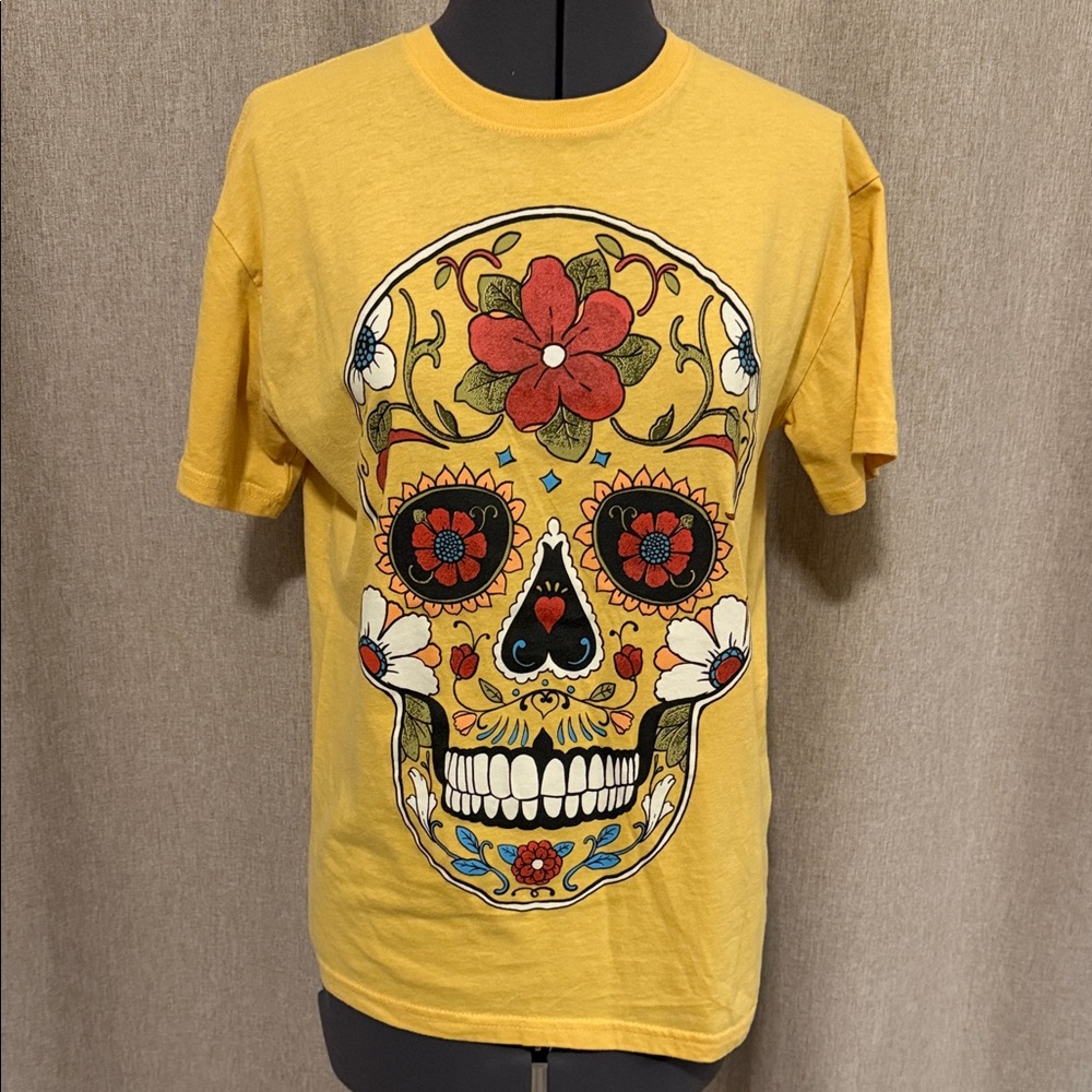 Vibrant Yellow‎ Floral Skull Tee Women’s Size M NWOT